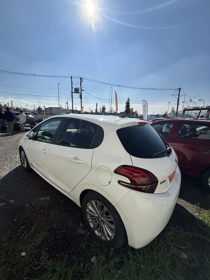 Peugeot 208 foto 5