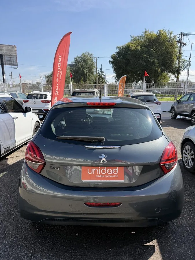 PEUGEOT 208 foto 5