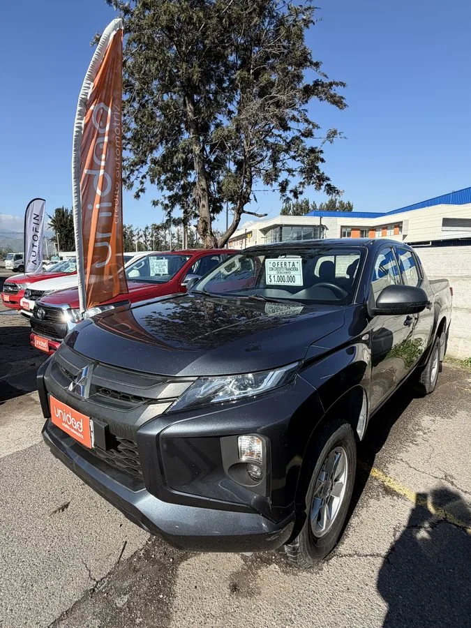 Mitsubishi L200 foto 1