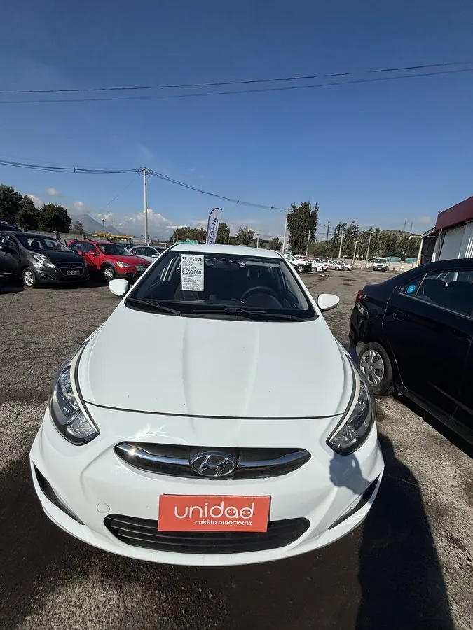 Hyundai Accent foto 2