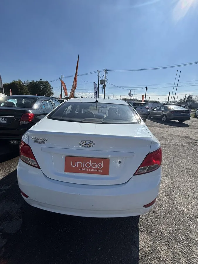Hyundai Accent foto 5