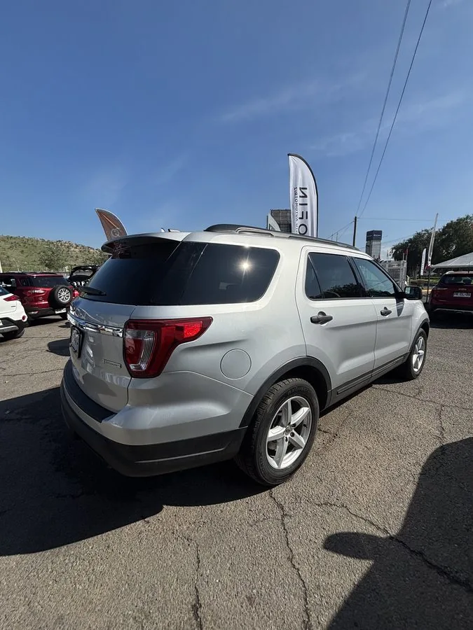 Ford Explorer foto 4
