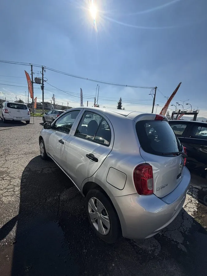 Nissan March foto 6