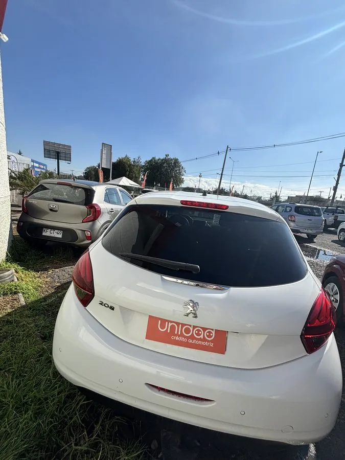 Peugeot 208 foto 4
