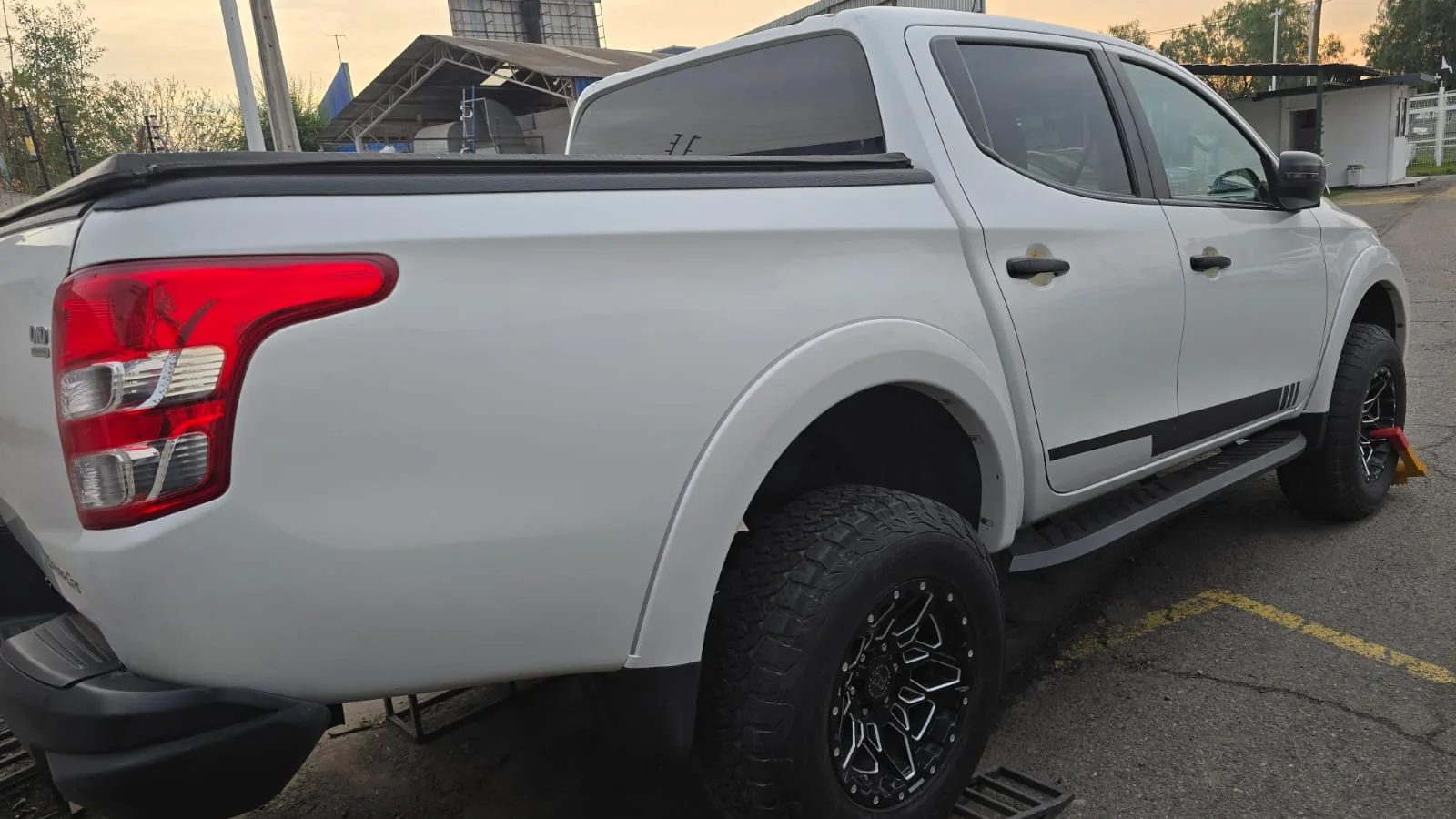 Mitsubishi L200 Dakar 4x4 foto 6