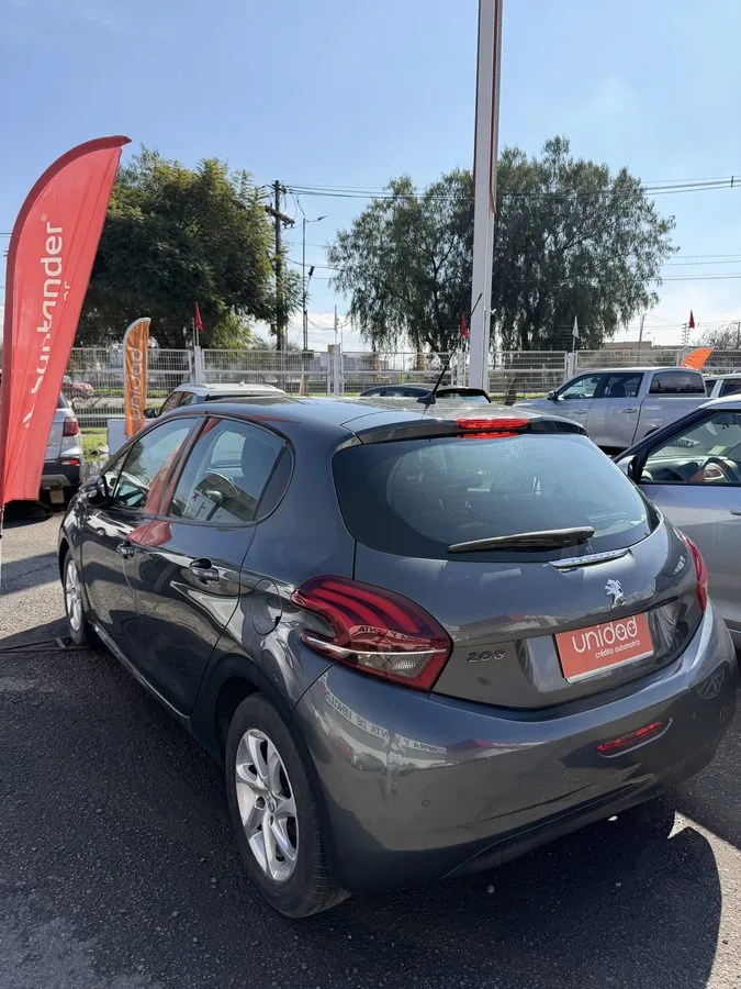 PEUGEOT 208 foto 6