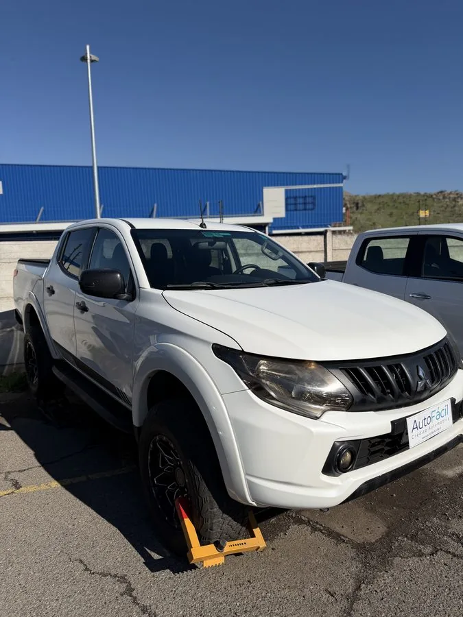 Mitsubishi L200 foto 3