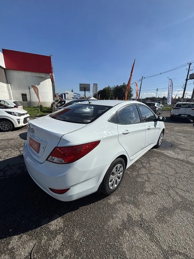 Hyundai Accent foto 4