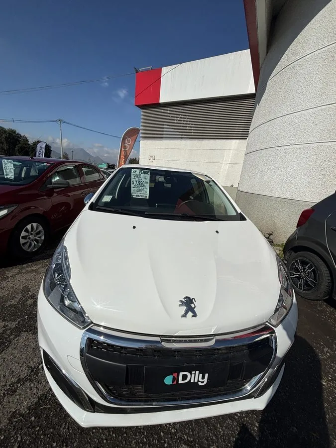 Peugeot 208 foto 2