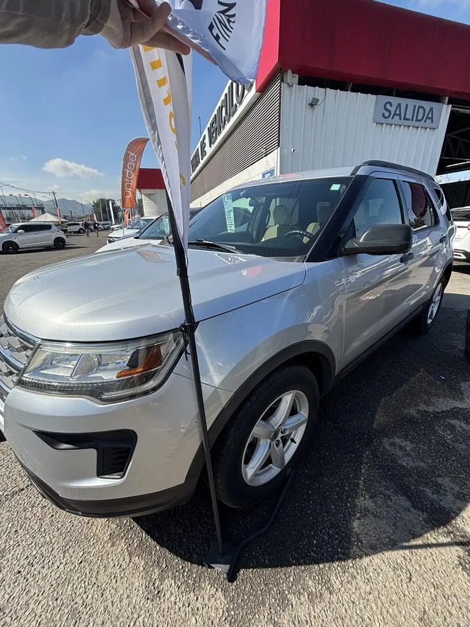 Ford Explorer foto 1