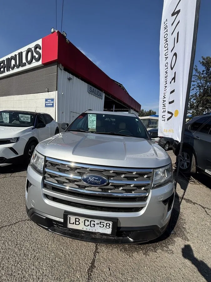 Ford Explorer foto 2