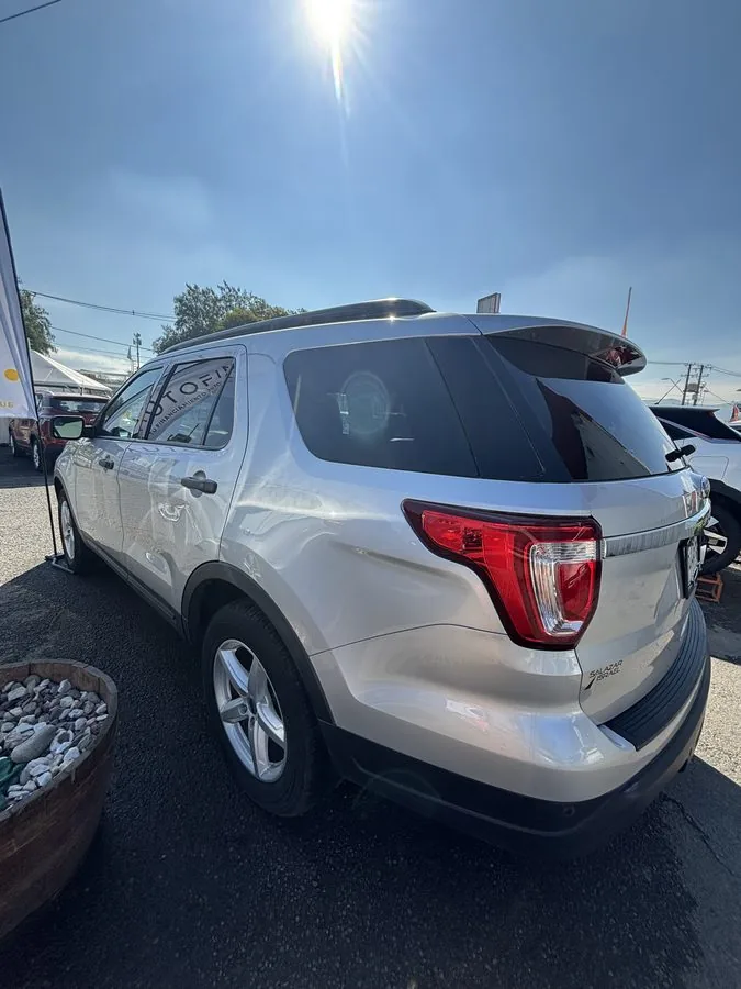 Ford Explorer foto 6