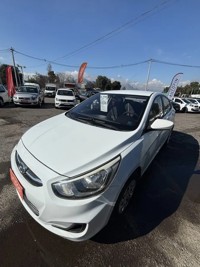 Hyundai Accent foto 1