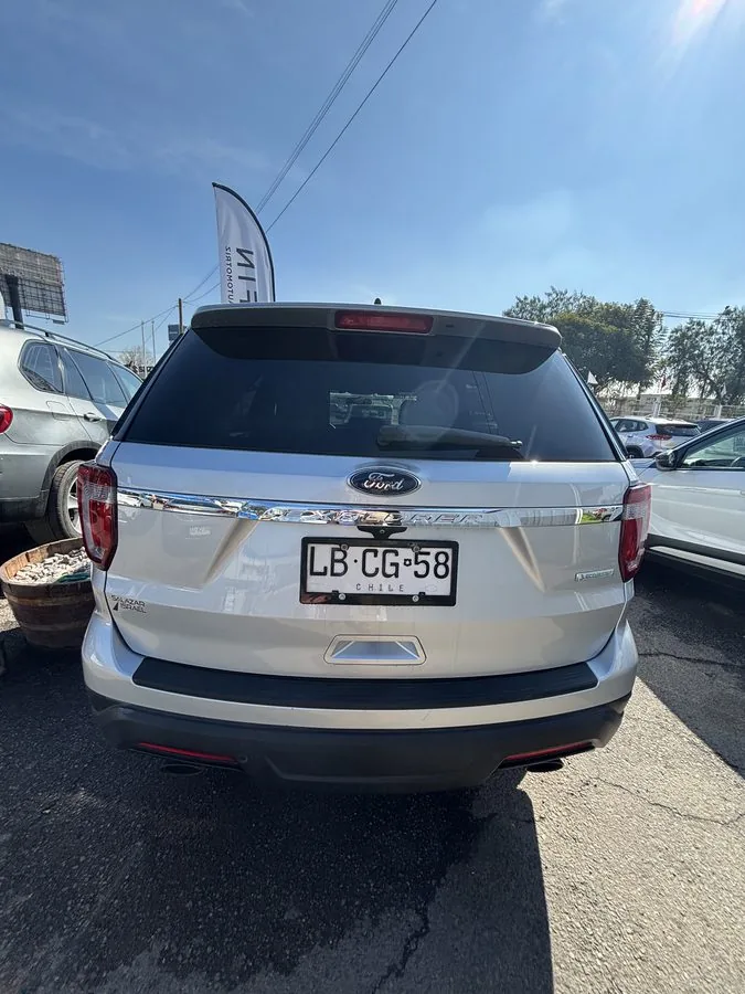 Ford Explorer foto 5